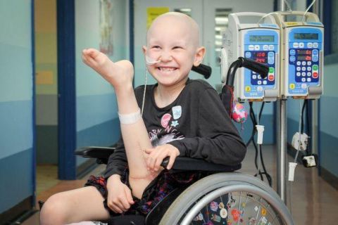 七岁儿童罹骨癌截肢 勇敢喊话「再见肿瘤!你失败了」