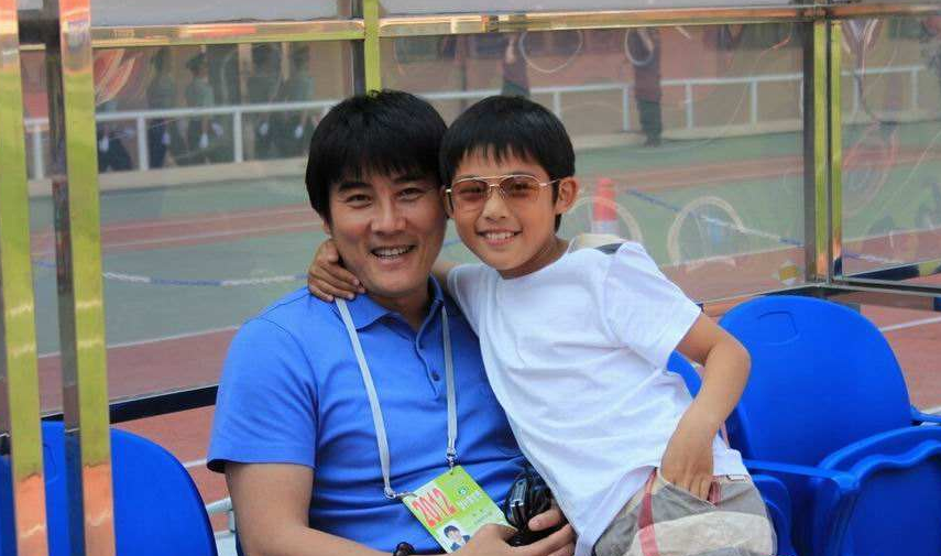 国足名宿李明儿子现状:在欧洲打拼很出色,有望成希丁克王牌!