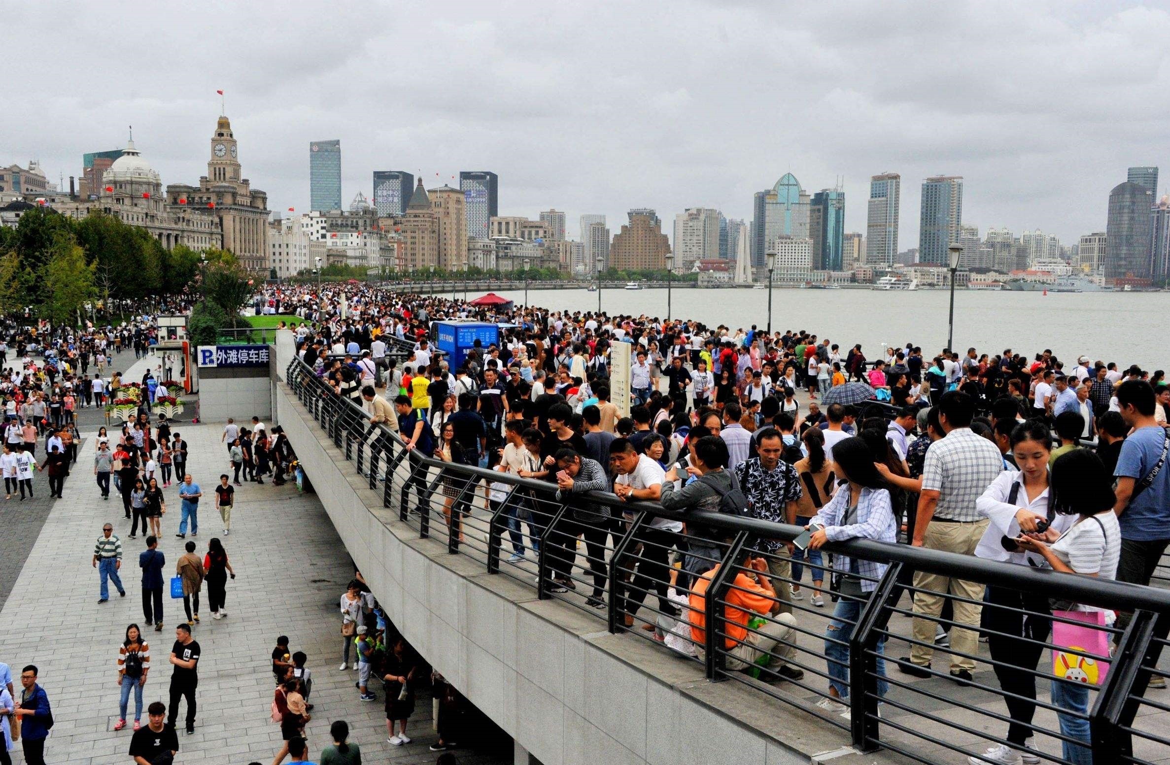 在外旅游,看人山人海也是一种风景