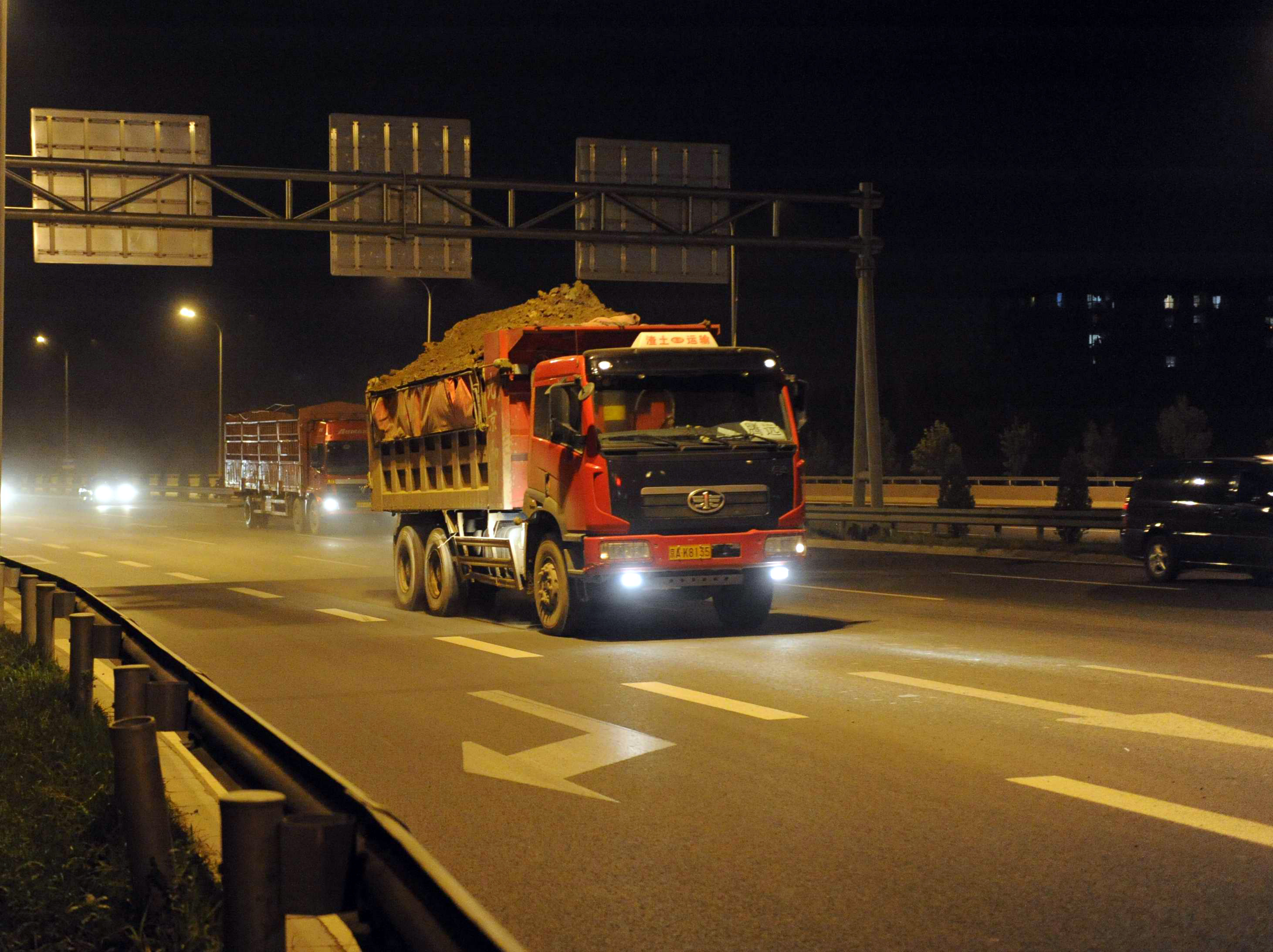 北京重型柴油车换新,国六排放标准渣土车上市