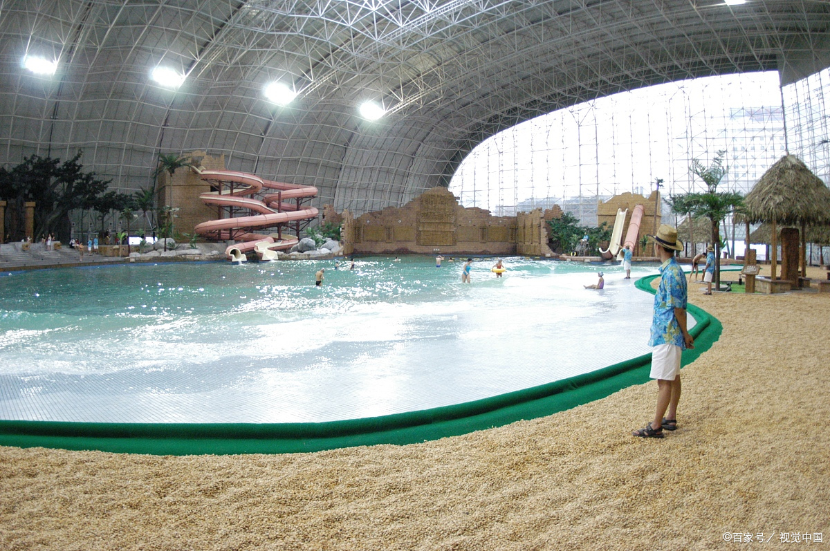 连环湖国际温泉旅游度假区位于大庆市杜尔伯特蒙古族自治县连环湖镇的