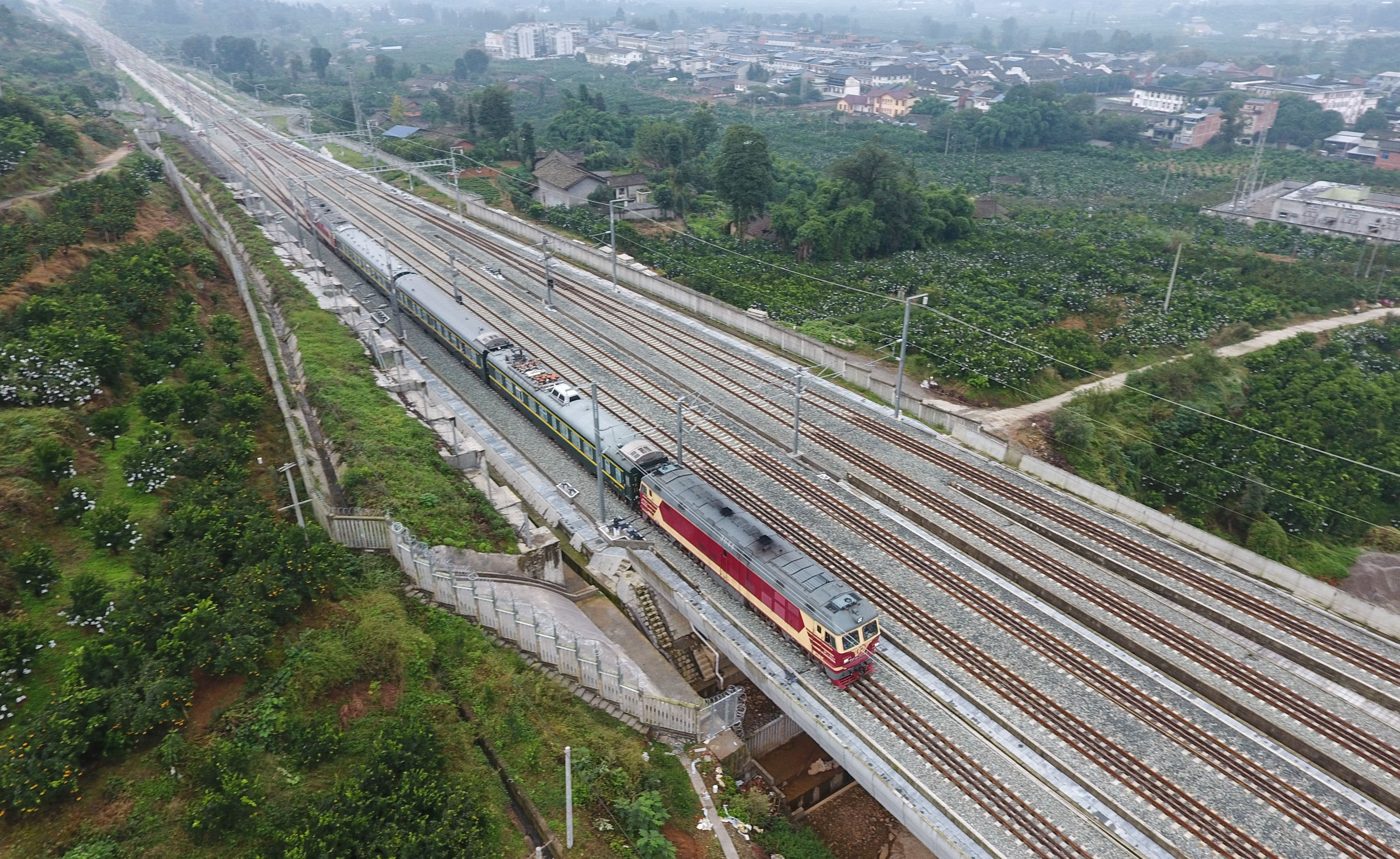成雅铁路成朝段开始联调联试(1)