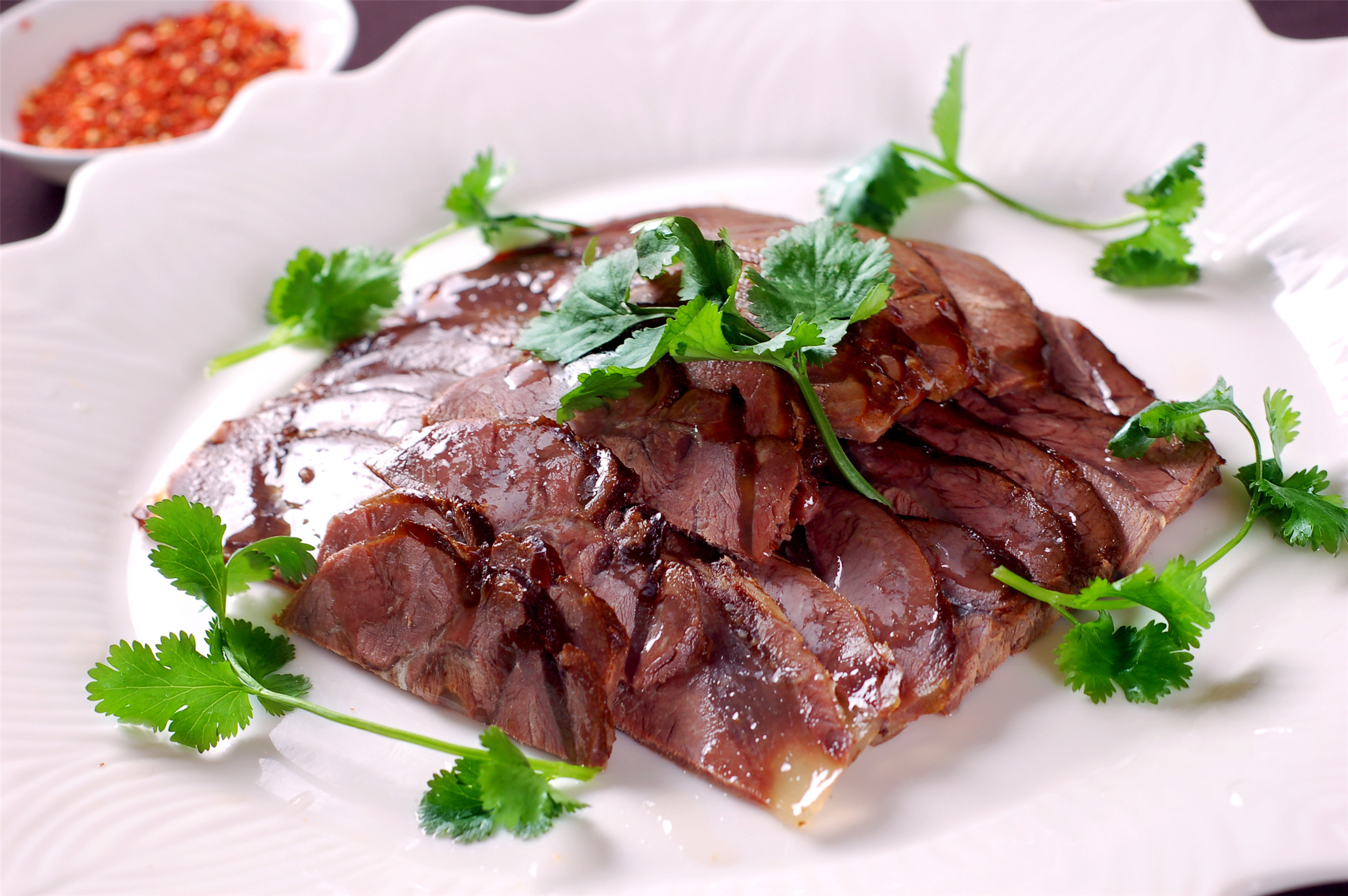 酱香牛肉:牛肉,它一直都是我们生活中常吃的肉类,酱香牛肉更是美味无