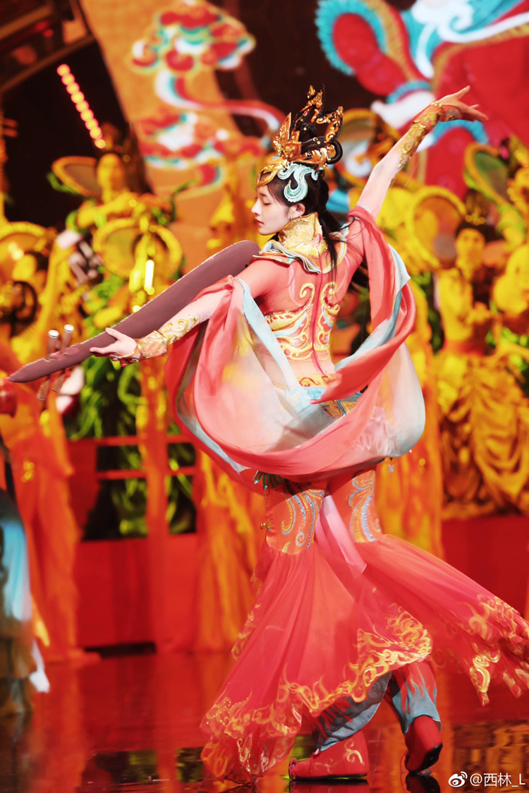 周洁琼表演太绝美了,红妆琵琶金钗一颦一笑,宛如画中走出的美人