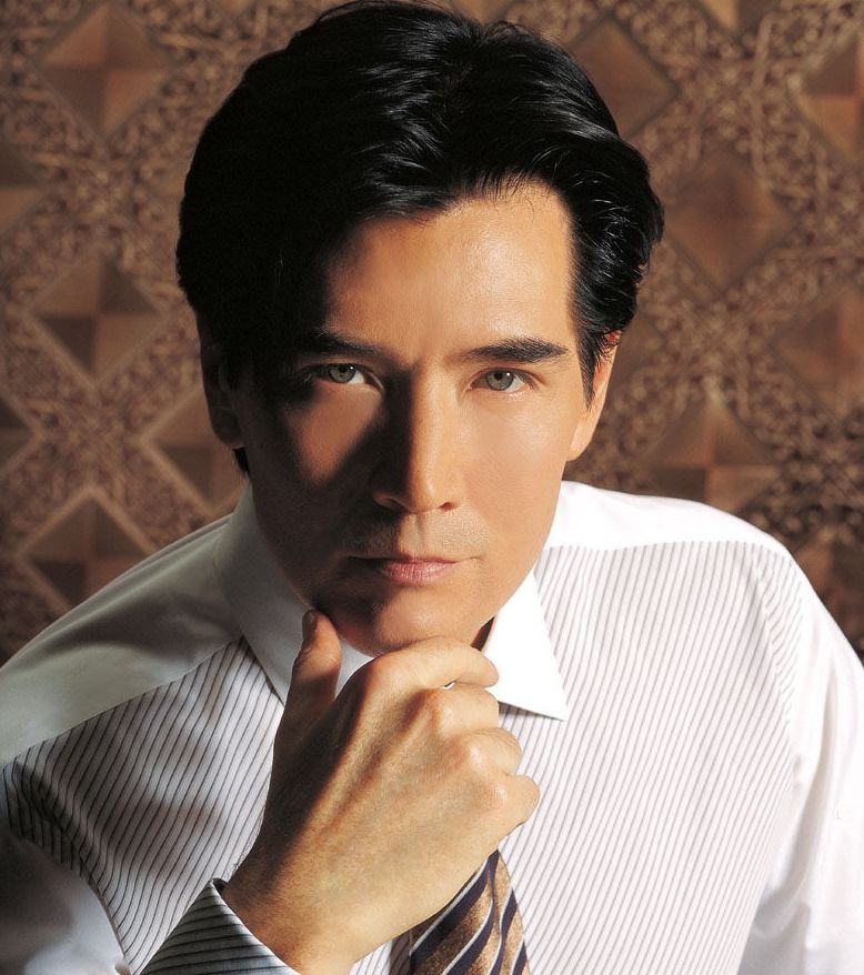 因演唱《冬天里的一把火》而走红的混血歌手,80年代的男神