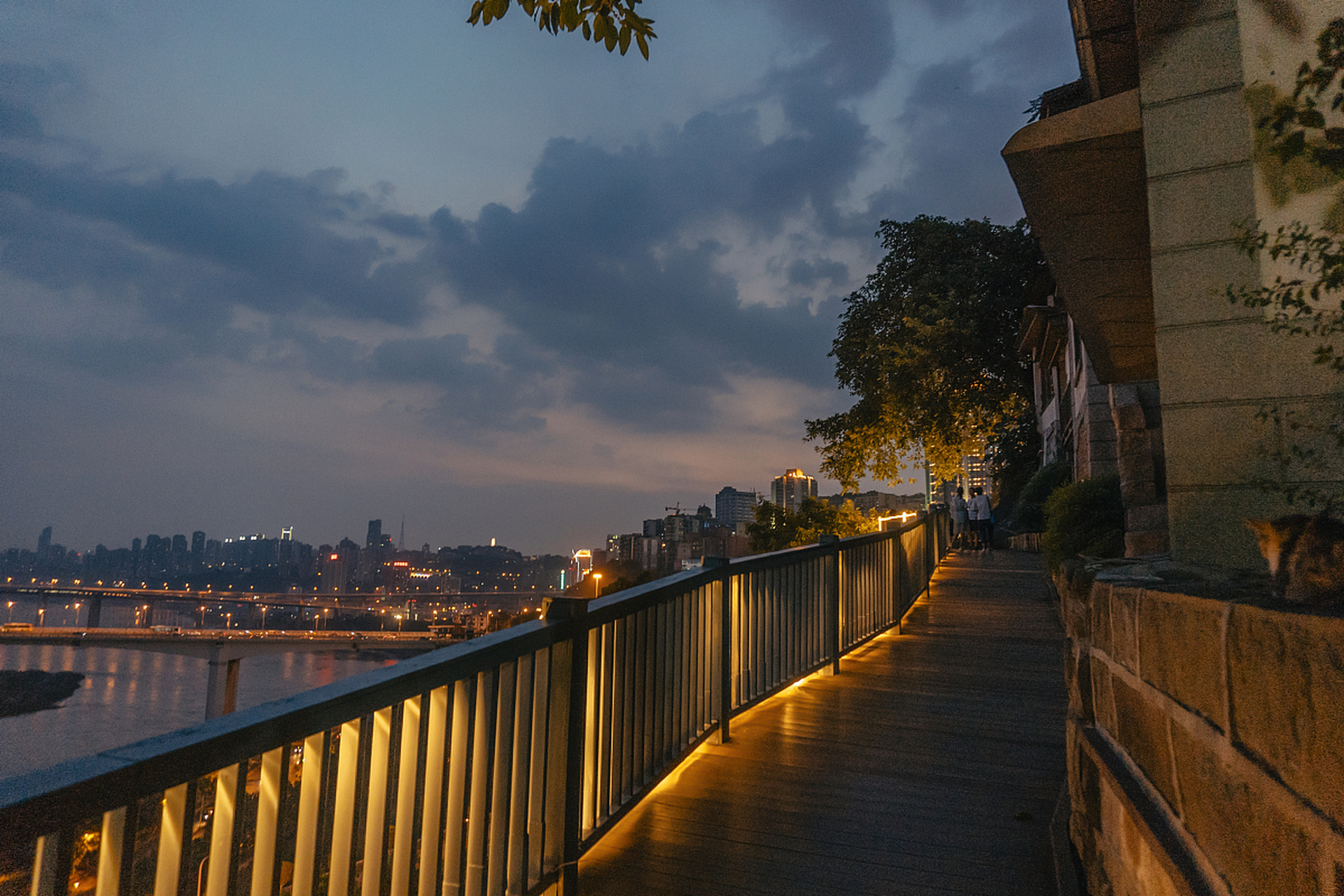 ai提效训练营#【这里是重庆山城巷】[比心]  ·山城第三步道串起了