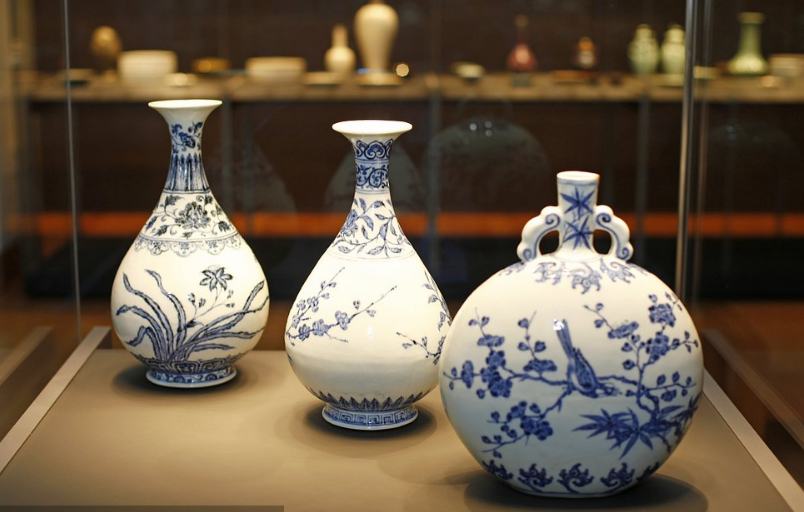 中国瓷器的主流品种之一,釉下彩瓷,青花瓷