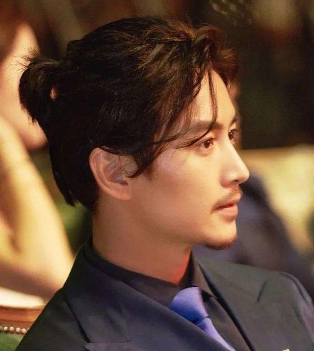 男明星扎丸子头,谢霆锋最帅,吴亦凡最酷,只有他少女感