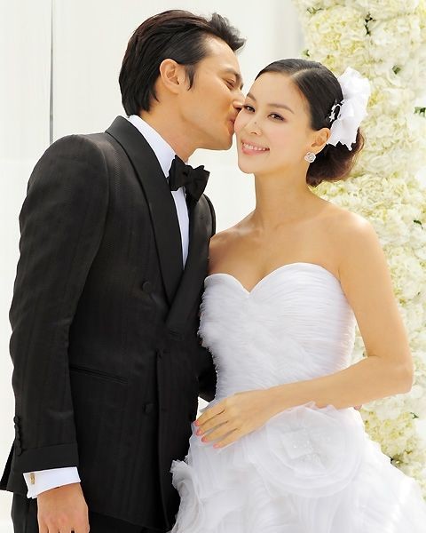 张东健爱妻高小英宝格丽画报公开!展现46岁成熟女性优雅魅力!