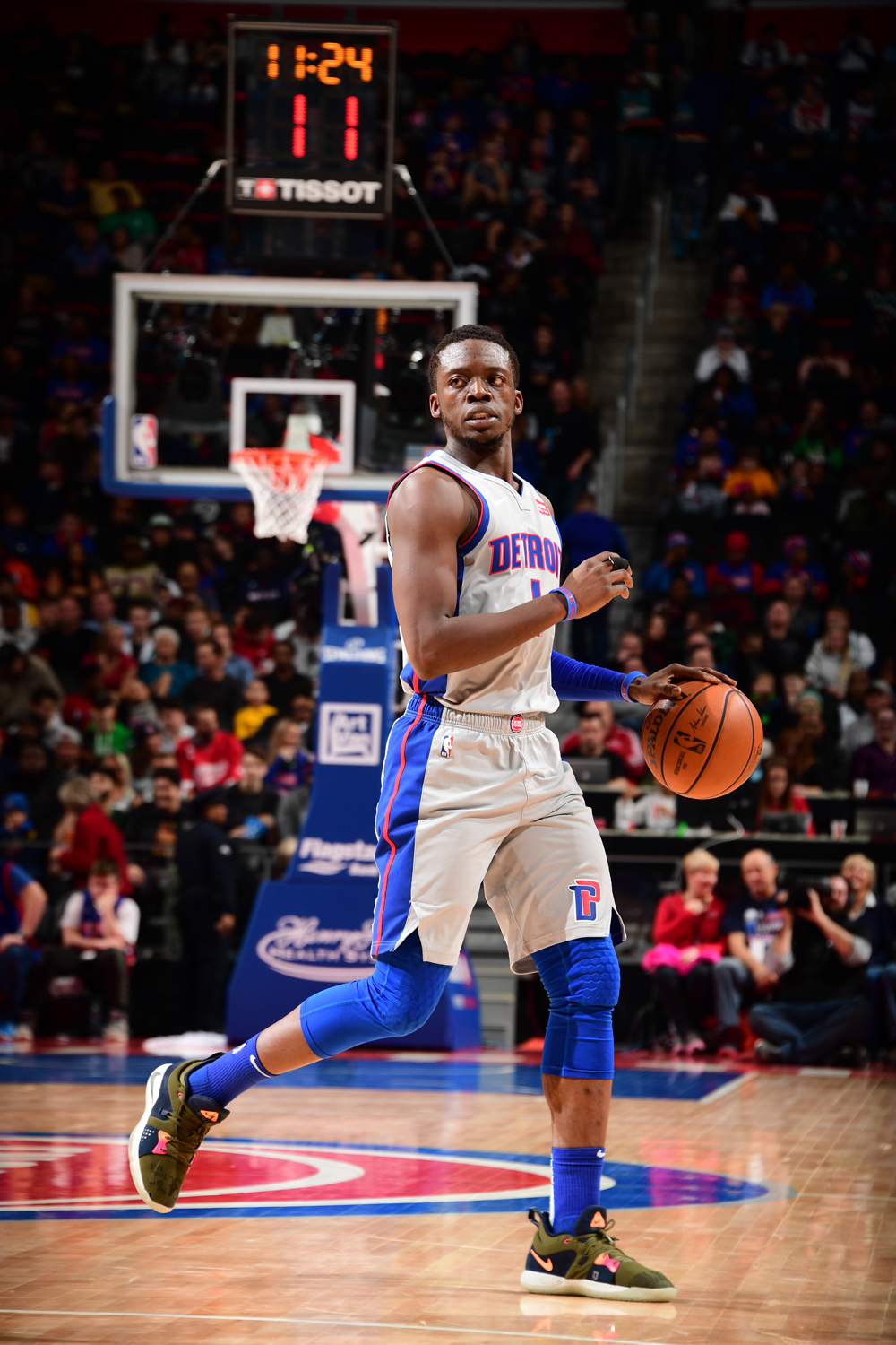 后卫 雷吉·杰克逊得到12分, 2篮板,4助攻,1封盖