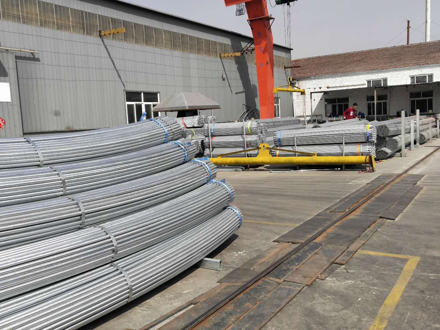 「贵贵温室」带您走进我们的骨架加工厂