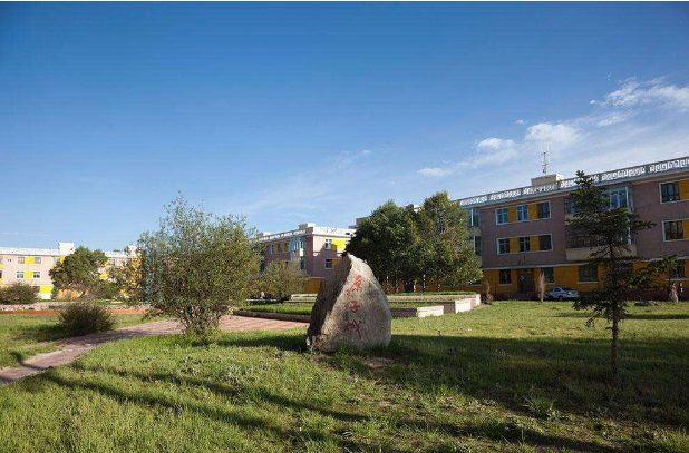 这就是西海镇,又称原子城,位于青海省海北藏族自治州海晏县,自治州