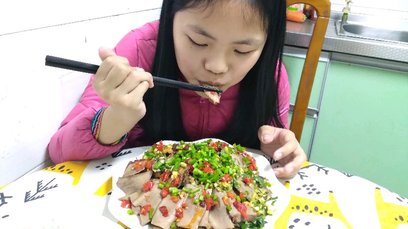猪舌头还在炒着吃吗?帽子哥教你川味特色凉拌猪舌头的做法