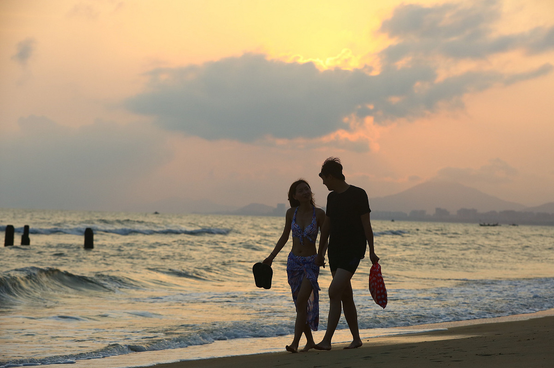 我们聊着生活,理想,未来,仿佛在这一刻,时间静止了.