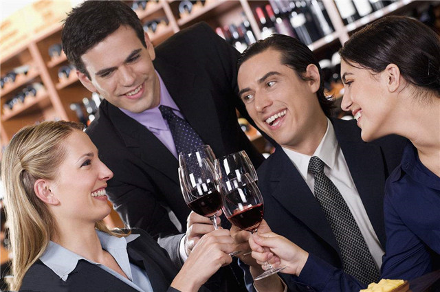 职场规则:酒局上,点菜时千万注意这3点,领导会越来越重视你!