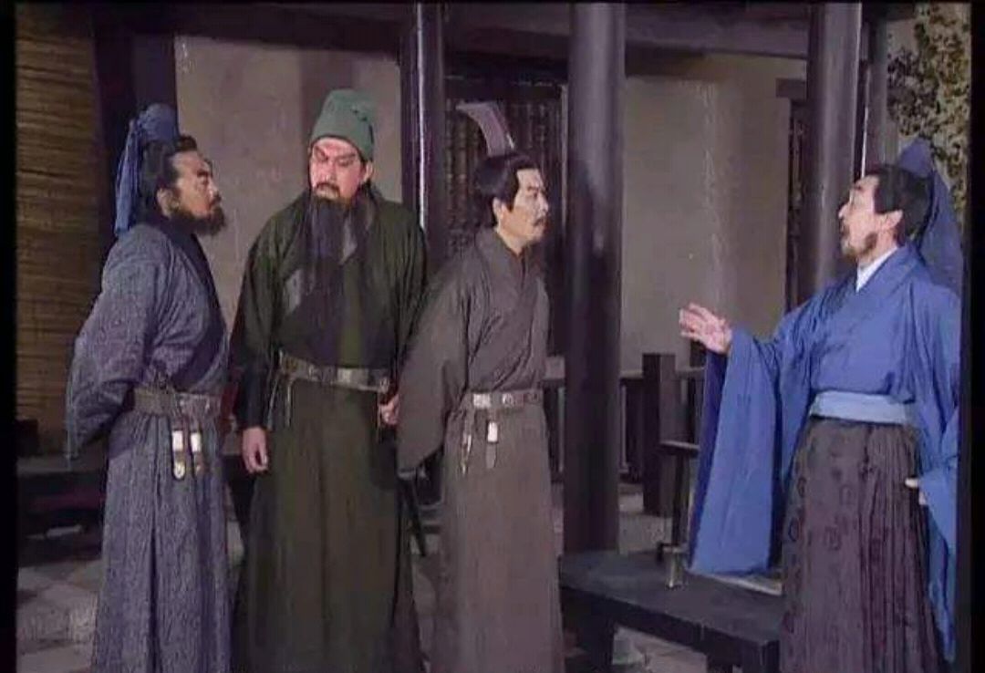 三顾茅庐,刘备和诸葛亮到底密谈了什么?连张飞和关羽都不知道.