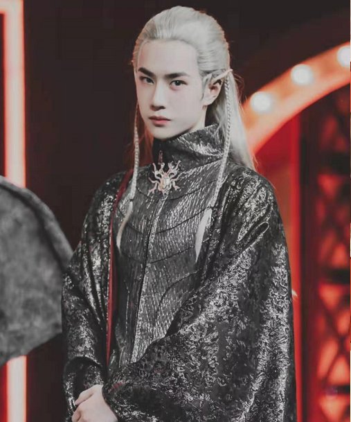 有种"惊艳"叫王一博长白发,颜值让网友炸锅,图五美过小千代!