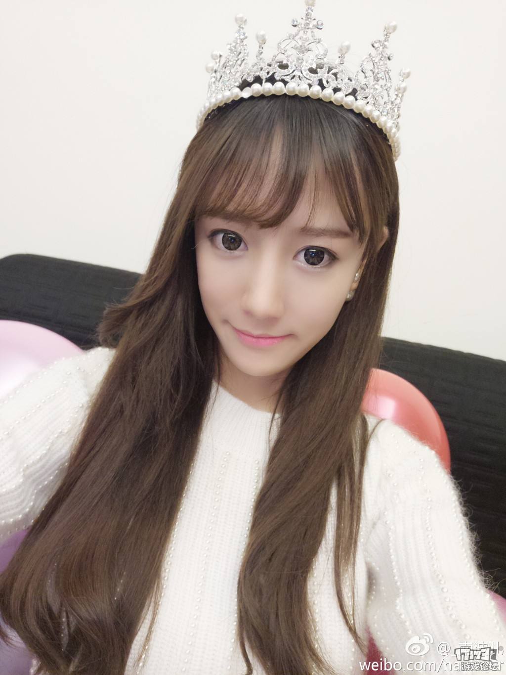 lol美女主播南波儿又发福利,穿八块腹肌衣服,却被平台警告