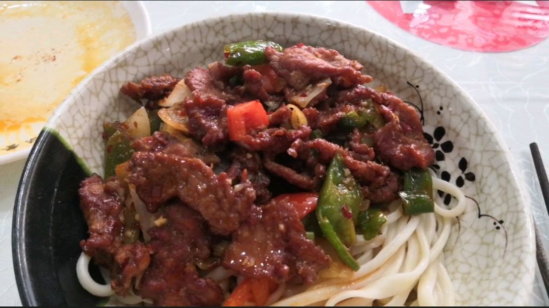 新疆过油肉拌面,最正宗还是在奇台,其他的都是高仿!