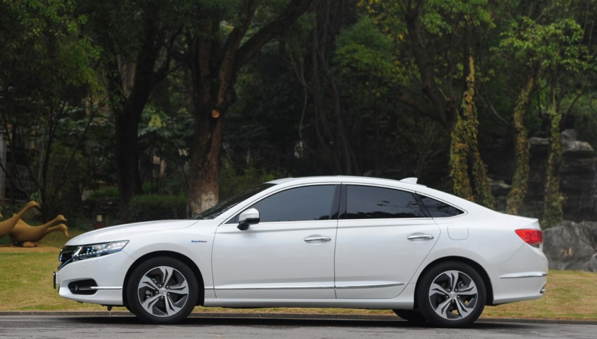 本田思铂睿这款车型很适合现在的女孩子?