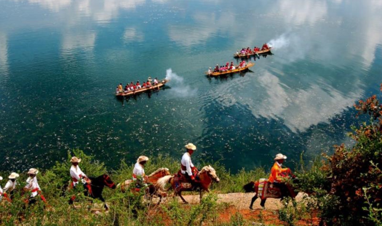 摩梭转山节图片