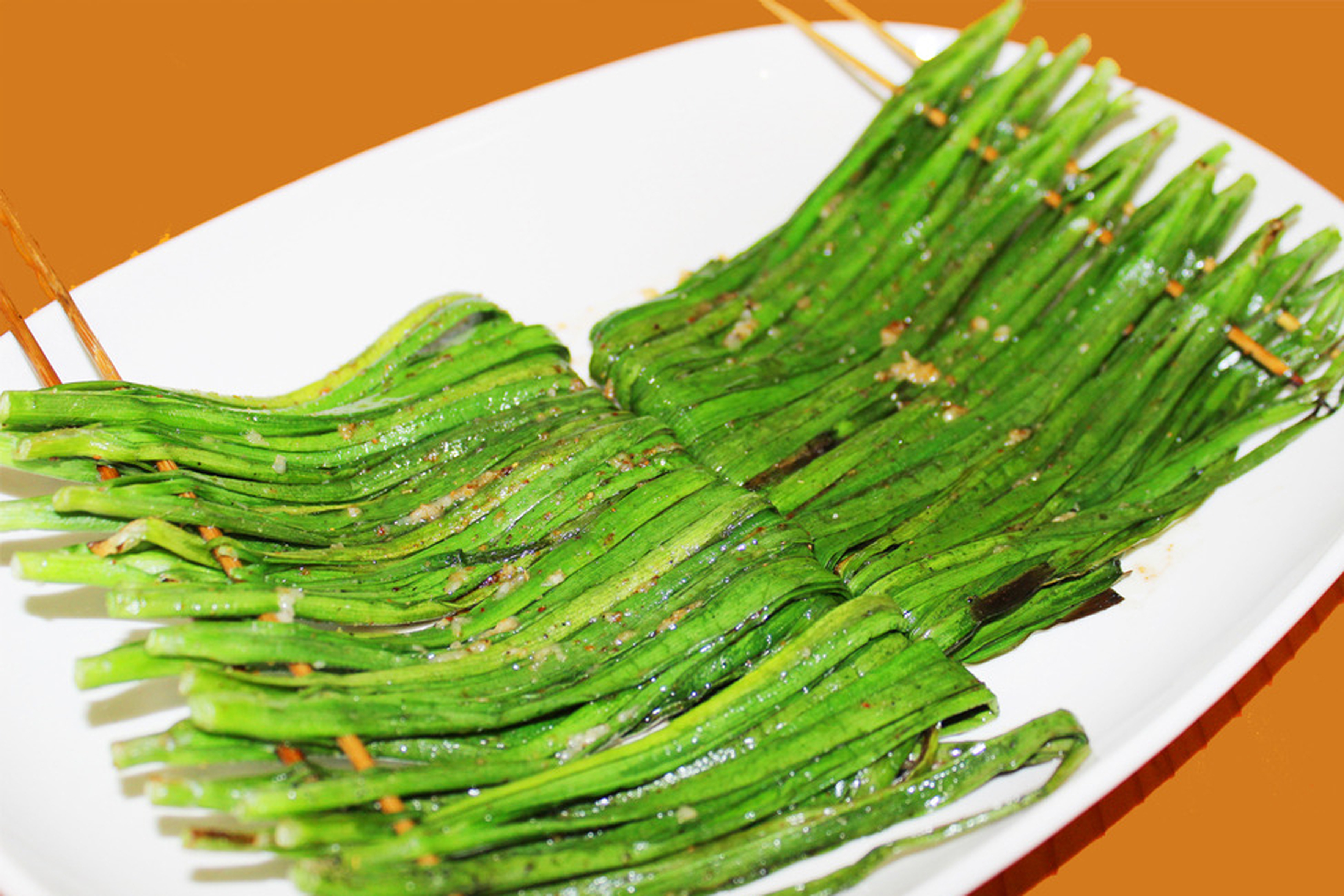 每日推荐六道菜:山水之间,遍地美味呀 烤韭菜