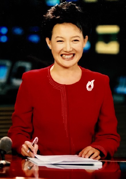 梁艳如今46睡了,她是央视非常真实的女主持人,平日里为了工作,她会带