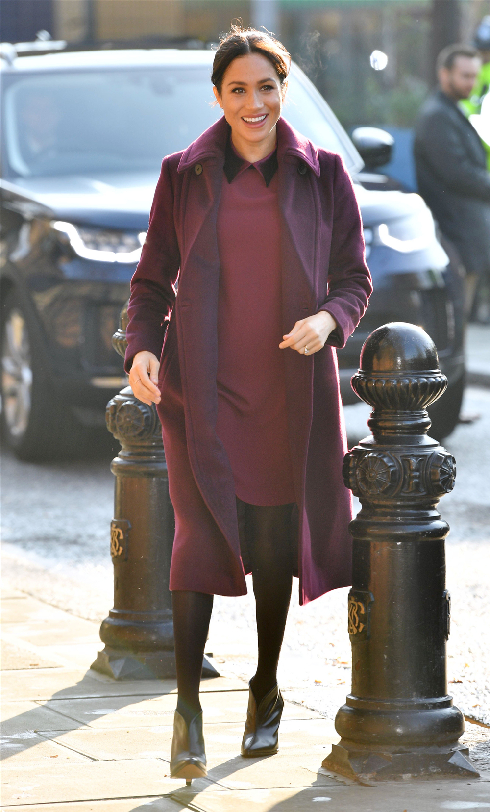 被梅根王妃彻底征服!土气紫大衣配紫裙都能穿出高级感,气质绝了