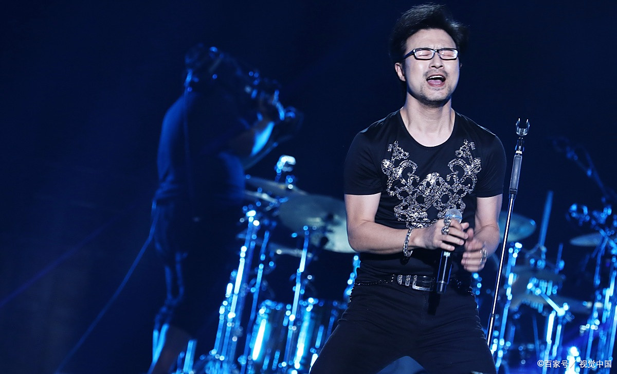 汪峰演唱会再次表白: "我是7.@聪弟说工作的动态