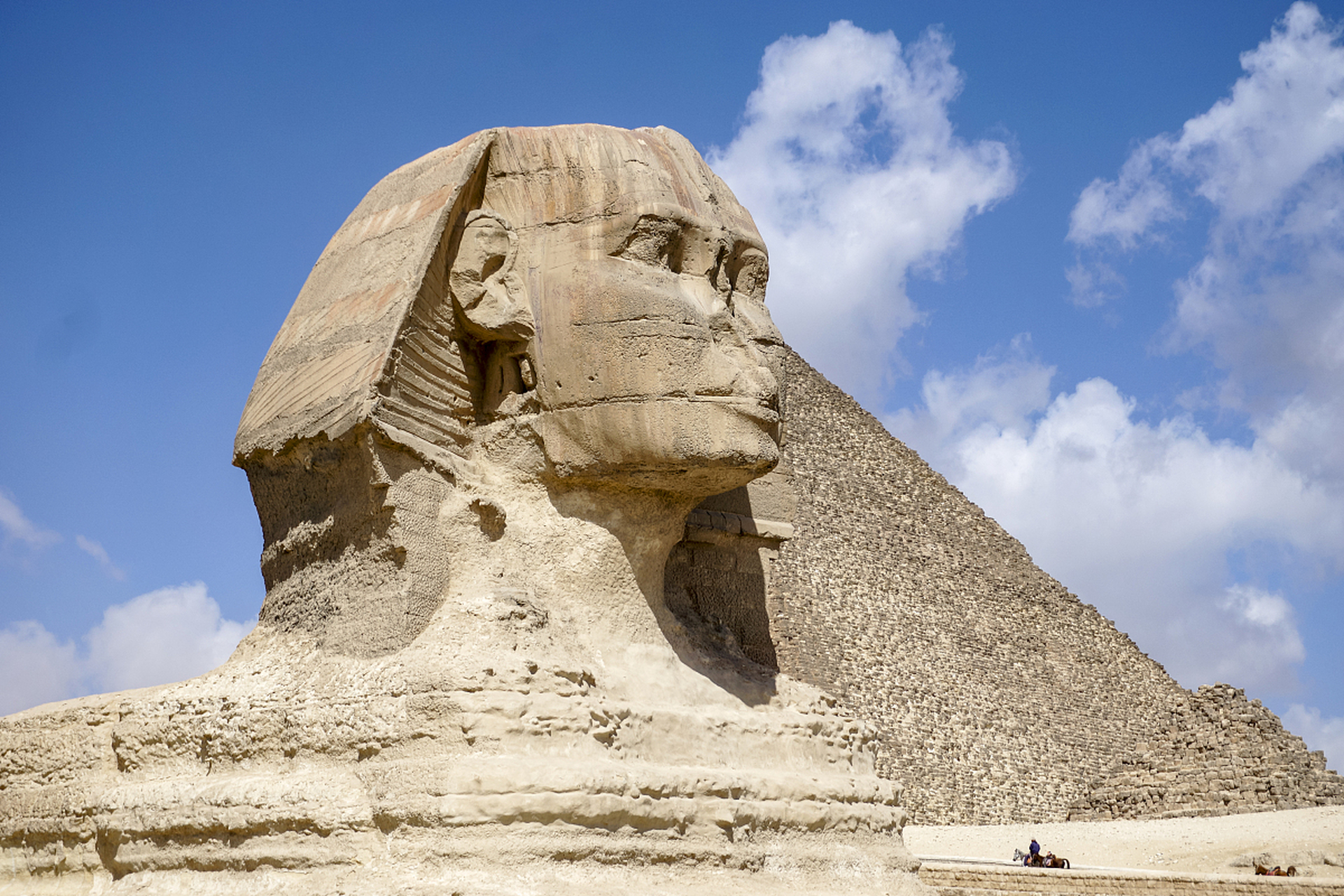 以获得充足的水源,每当洪水过后,埃及人就在洪水退去得土地上播种灌溉