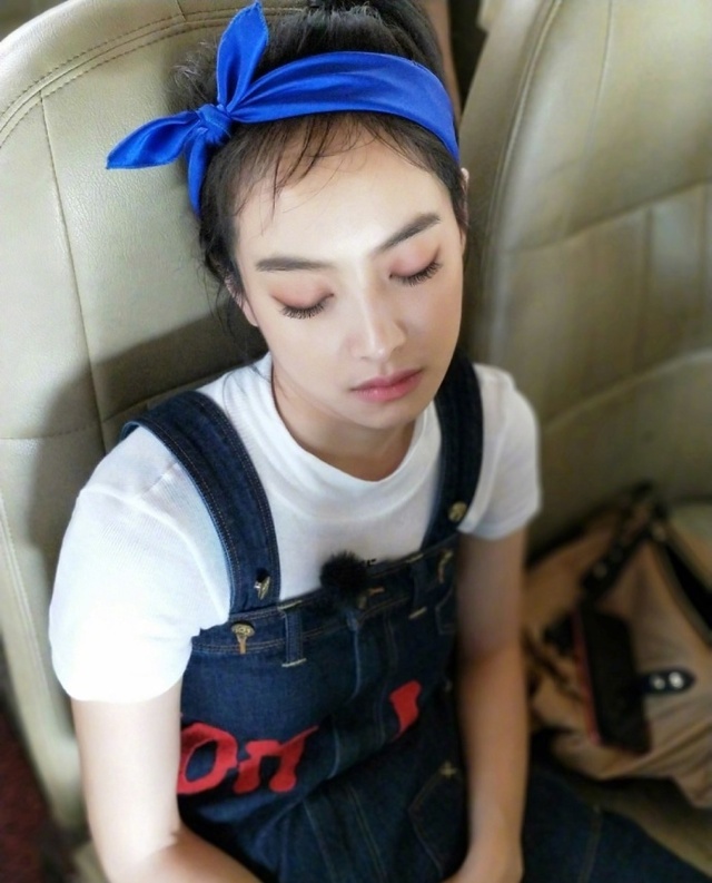 明星睡相大公开,宋茜呆萌,关之琳优雅,唐艺昕流口水?