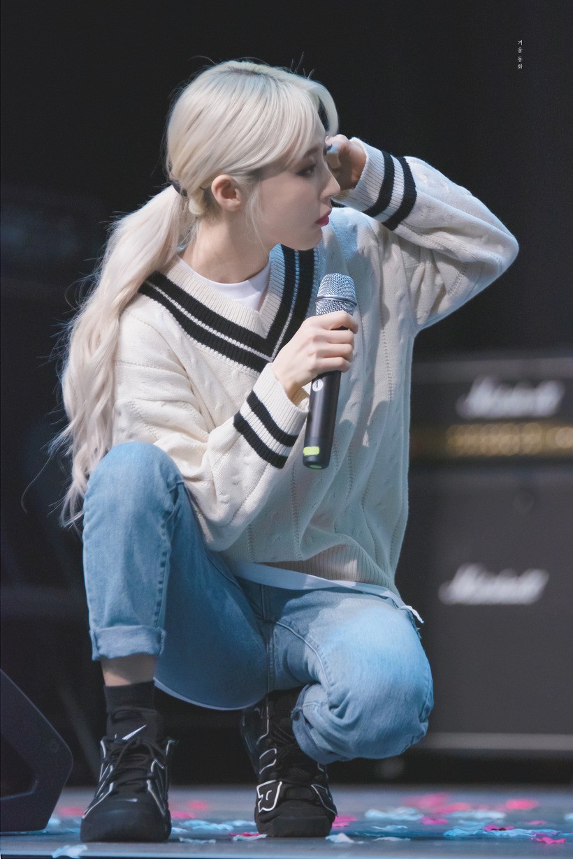 因为太胖被淘汰,减肥14公斤的文星伊,短上衣搭牛仔裤秀小蛮腰!