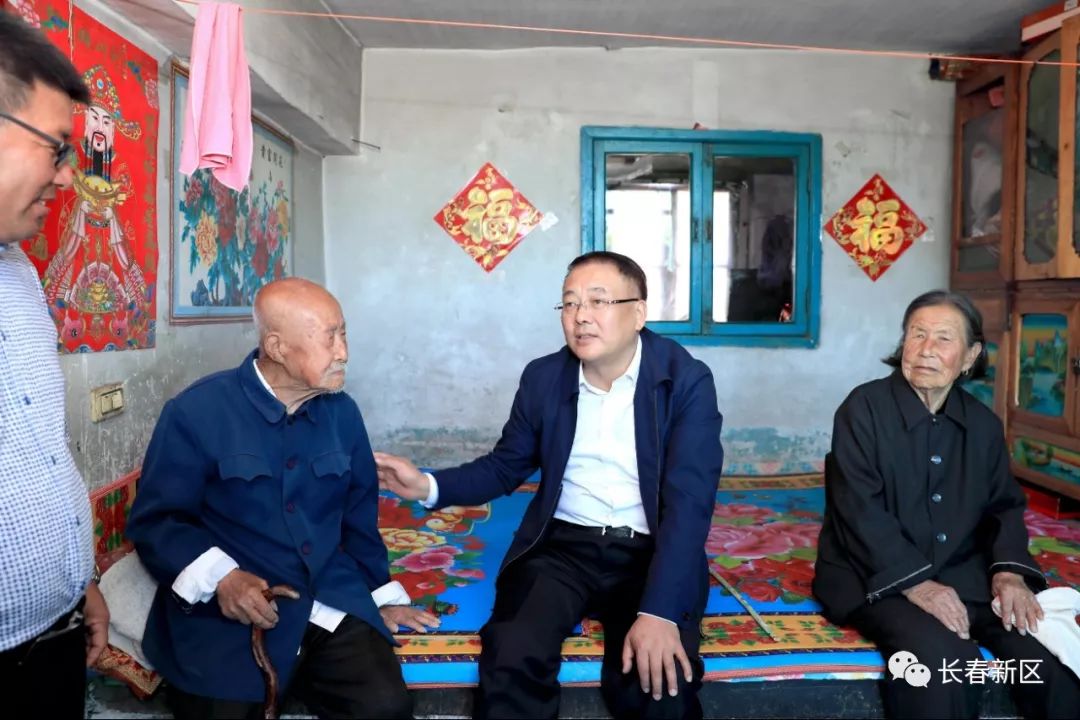 秋日慰问暖人心 真情关怀送祝福|李忠斌国庆节前夕走访慰问老党员