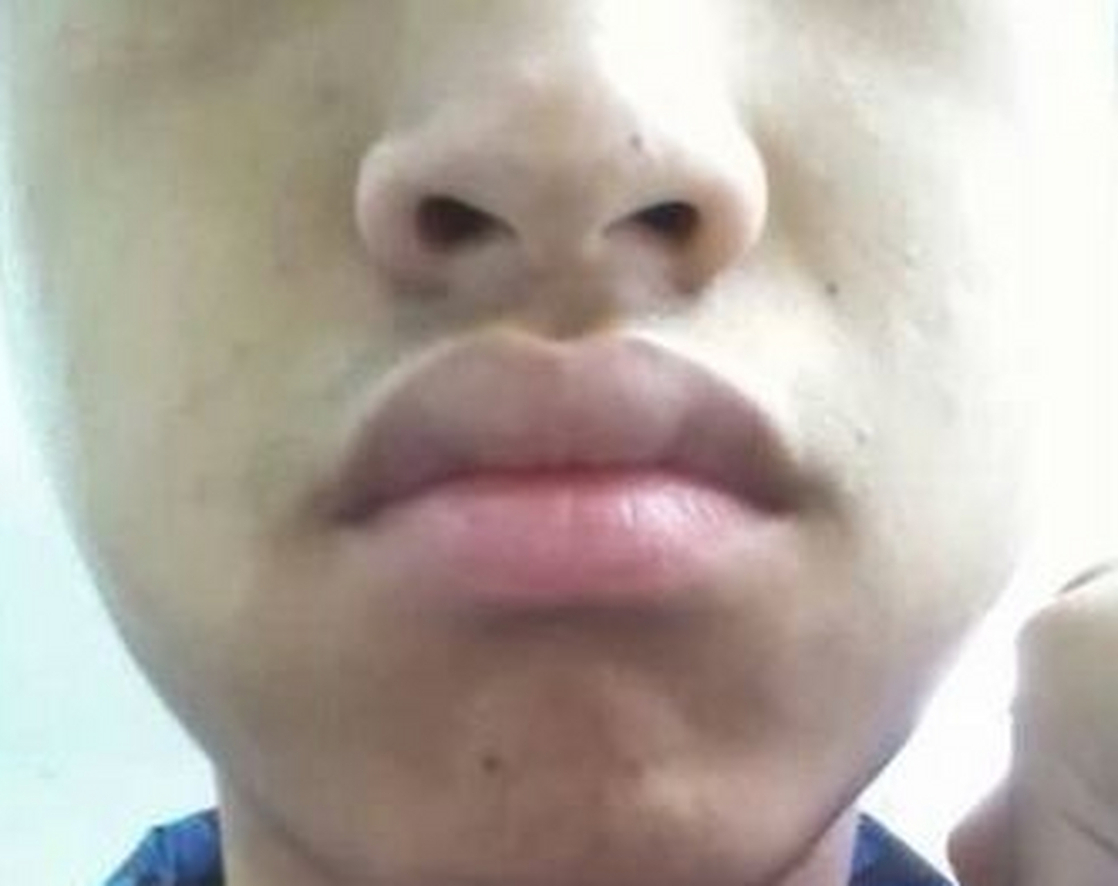 面相看嘴唇过厚还外翻的男人:这样的人属于典型的死要面子类型,为了