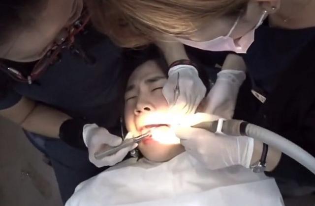 henry刘宪华在综艺节目中展现拔智齿的尴尬画面,笑料十足!