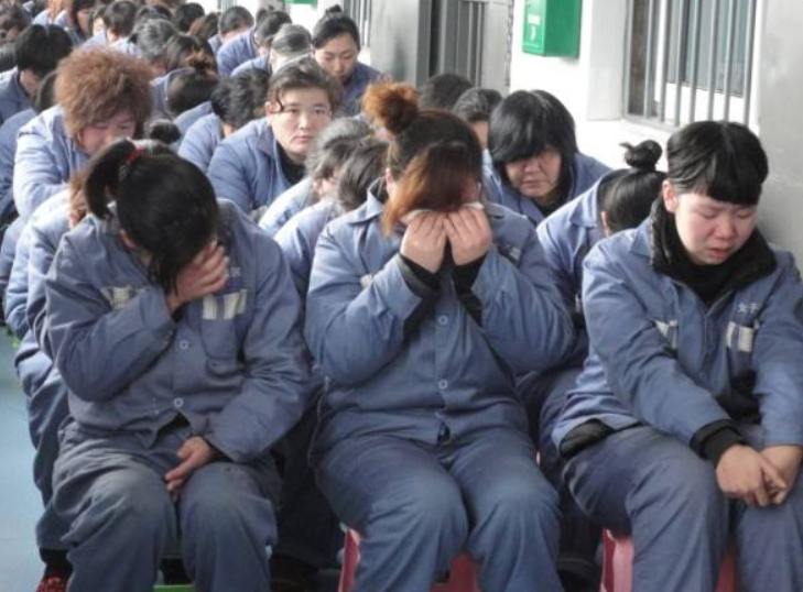 被判刑的女犯人,要是在监狱被确诊怀孕了,监狱会怎么处理呢?