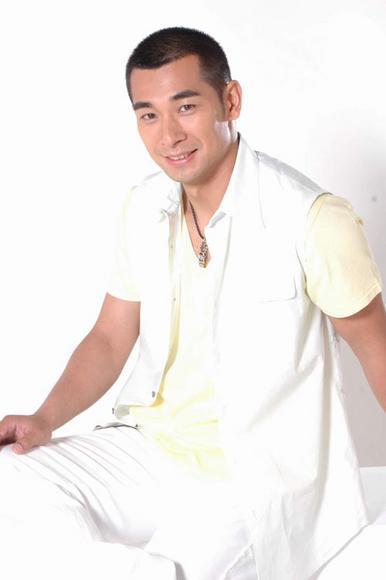 我爱看电影#《功夫联盟》漫画师费英雄(书亚信饰)对女同事保儿