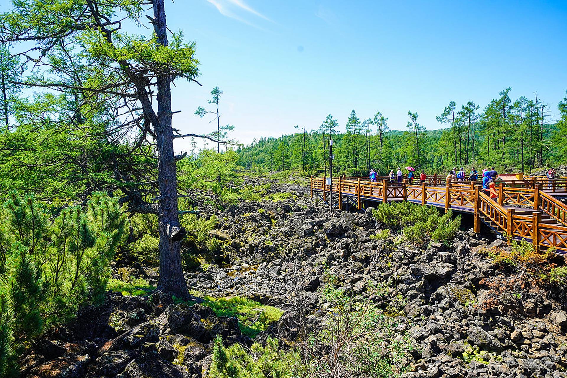 黑龙江火山口国家森林公园,距离宁安市92公里,是否想探寻这里的神秘