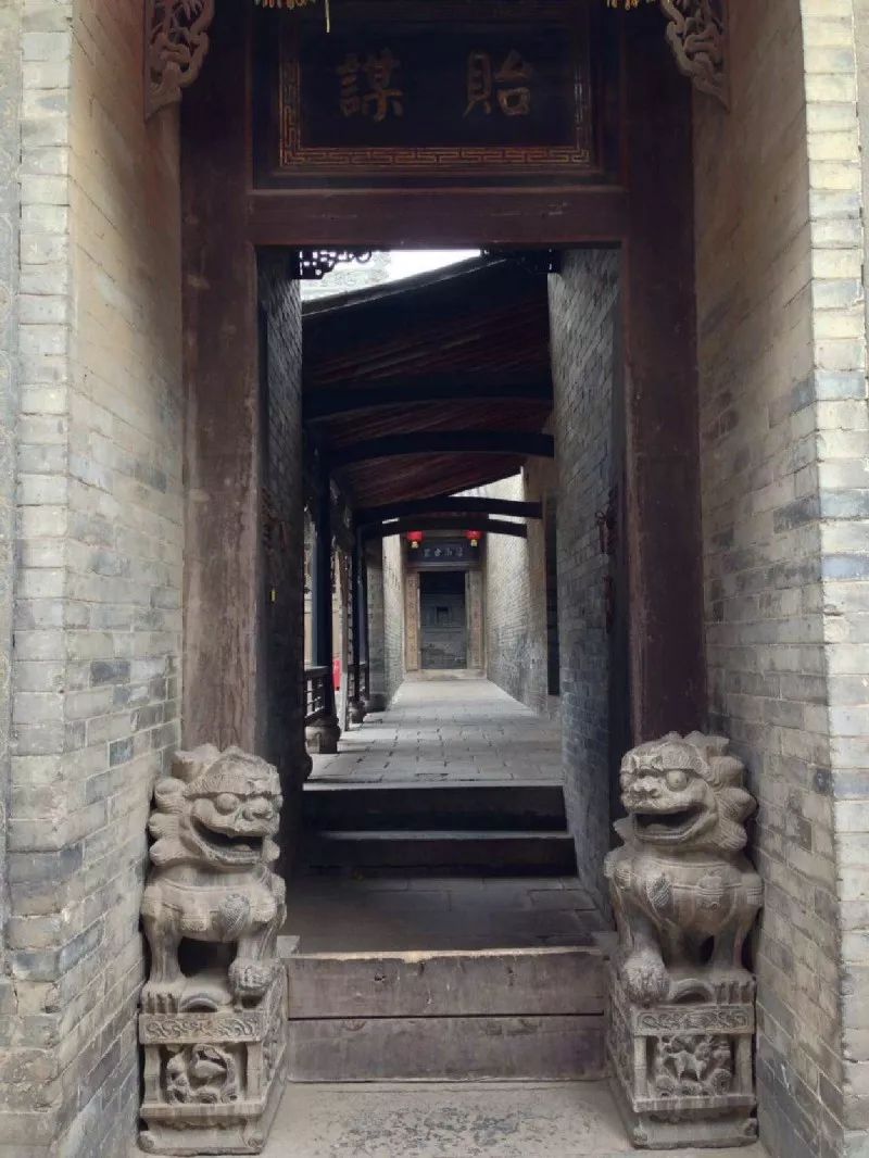 进出之间,门槛有"道"