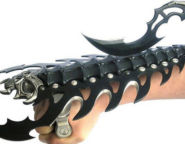 鸡刀镰,心意门双器械之一,亦称拥花腰子,流传于山西,相传为心意拳创始