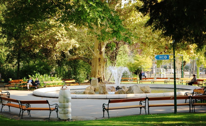 城市公园位于老城东部环形大道内侧,是维也纳最受游客欢迎的公园