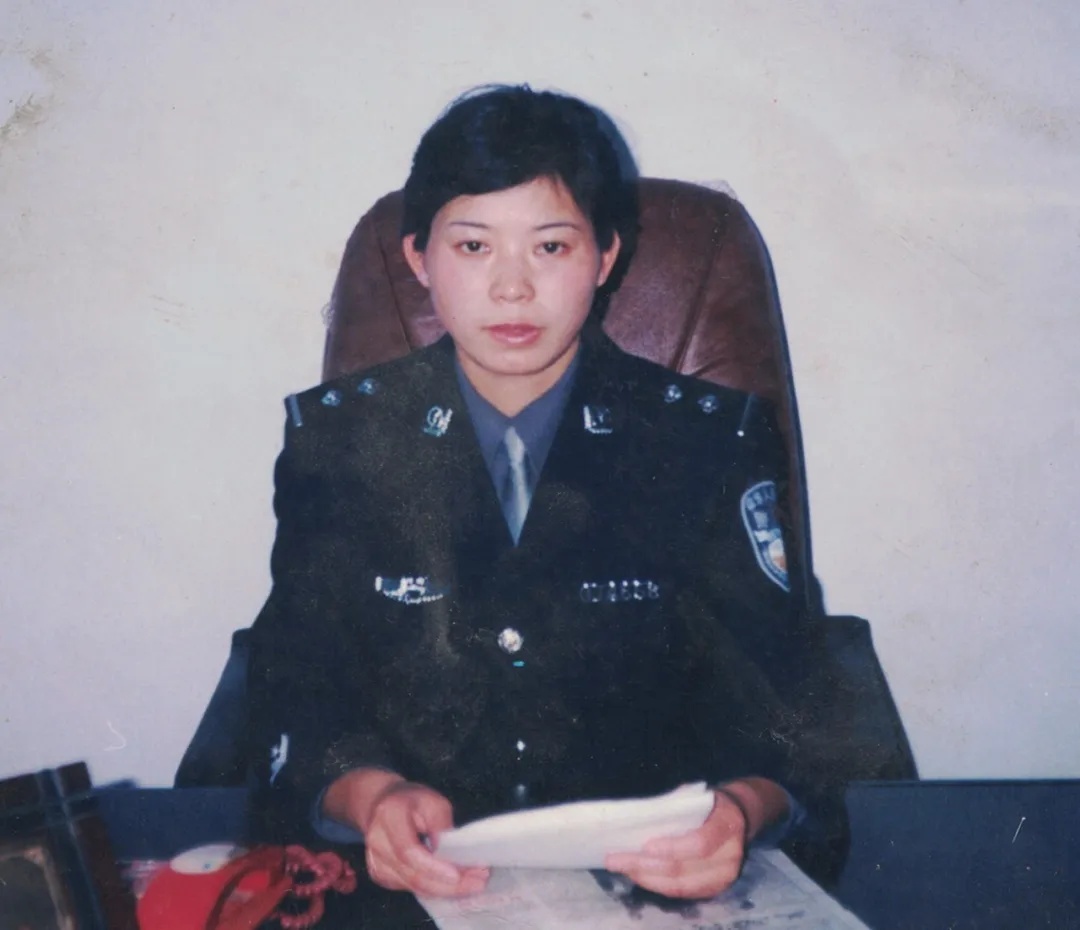 她,一个32年从未留过长发的河南女警