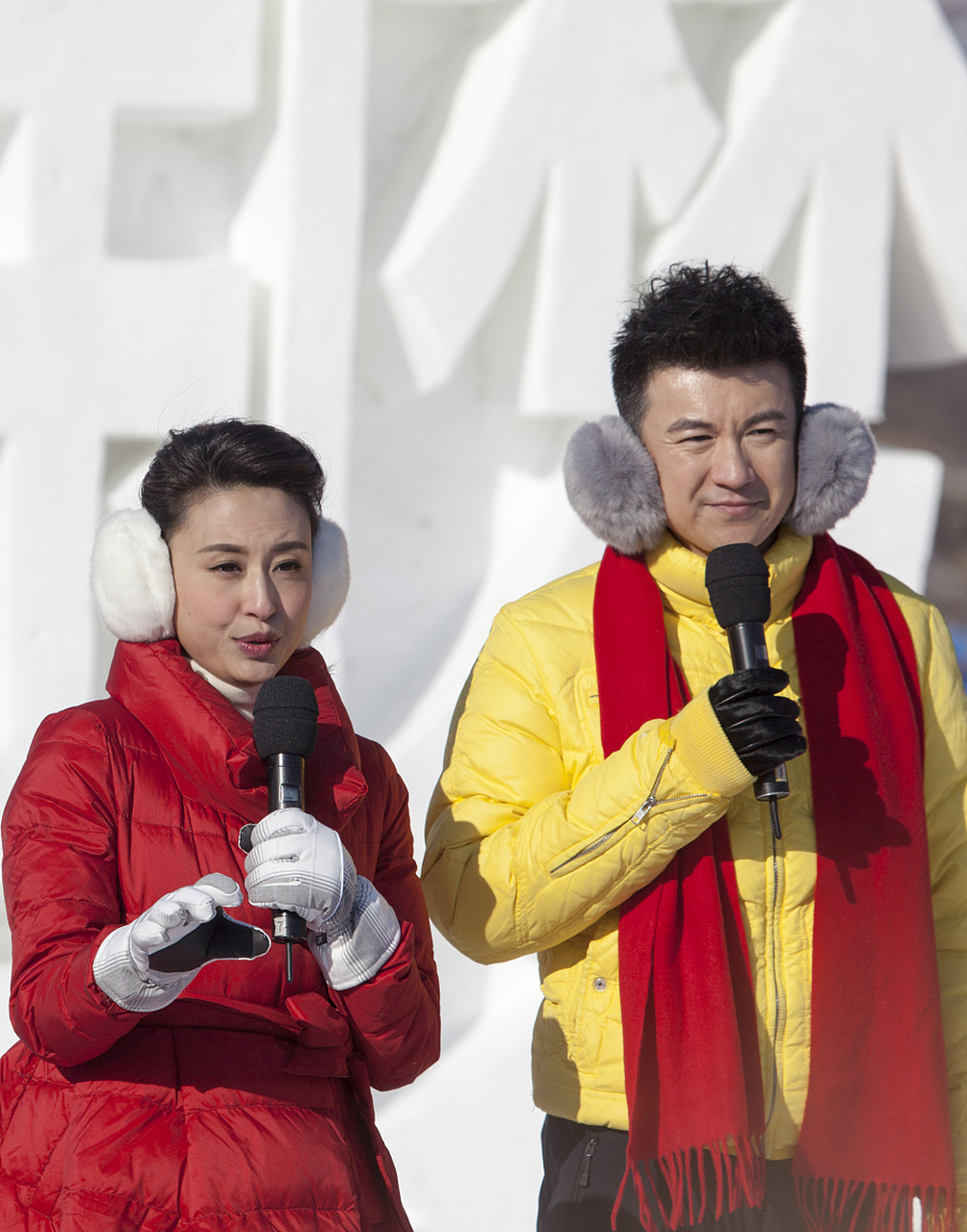 当年,张蕾经过毕福剑搭线,认识了富商王吉财,结果见面发现对方比自己