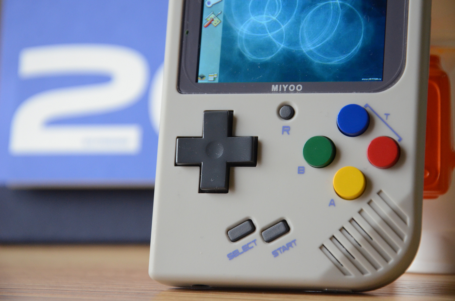 miyoo的按键设计很简单,当年玩过掌机,或者"小霸王"的童鞋们,应该知道