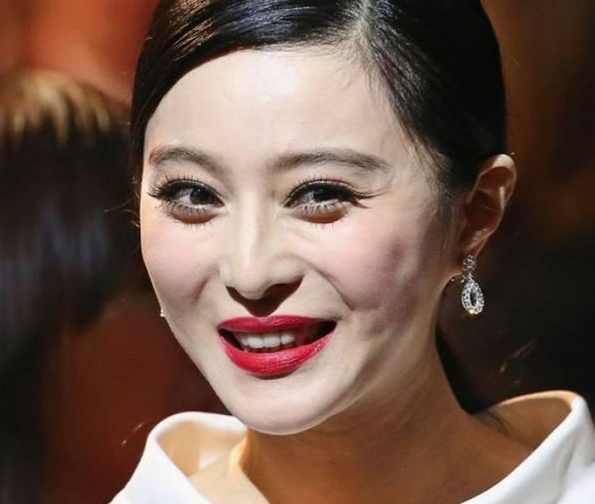 外媒镜头下的女星未ps图,热巴油腻脸,范冰冰尴尬,baby却出乎意料