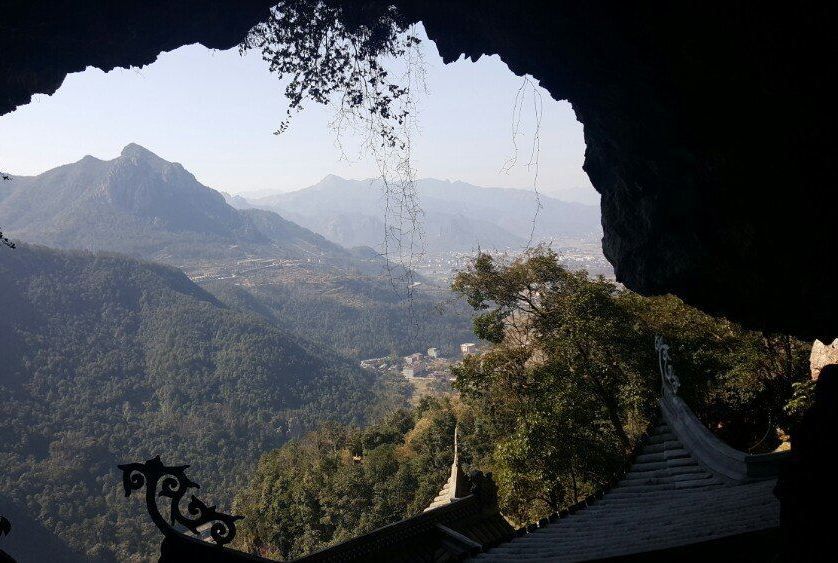 南雁荡山位于平阳县西部,包含东西洞,顺溪,畴溪,石城,东屿五大景区.