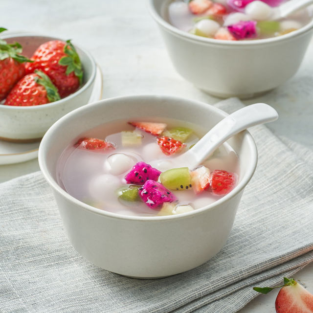 用缤纷的水果代替高热量馅料,汤圆也能小清新