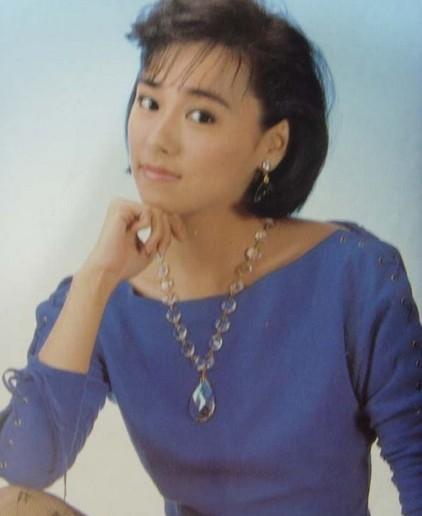 她是神仙姐姐鼻祖,搭档大咖不火反去演三级片,今息影后嫁富豪!