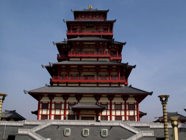 商鞅是变法最成功的人,通过改革生产方式,提高了秦国的实力