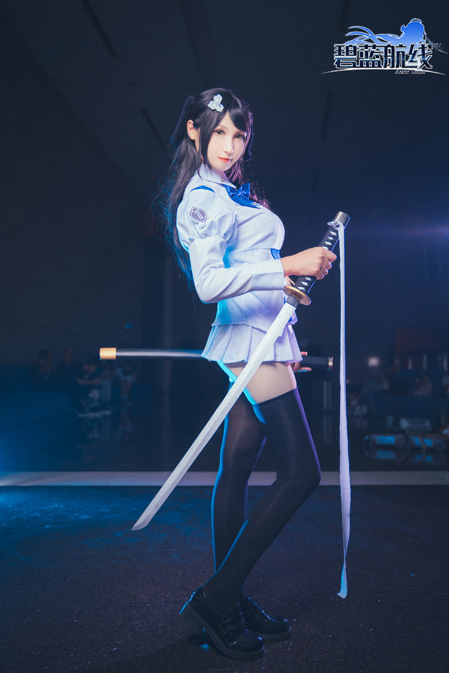 碧蓝航线cos,黑丝美腿小姐姐太漂亮了!